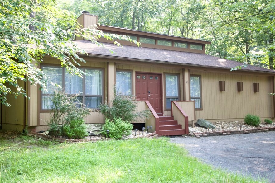 Primary Photo - 3135 Greenbriar Dr