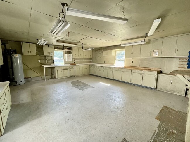 Building Photo - All Brick Ranch Home in Kempsville W/HUGE Yard - Sunroom - Detached 2-Car Garage PLUS Workshop & ...