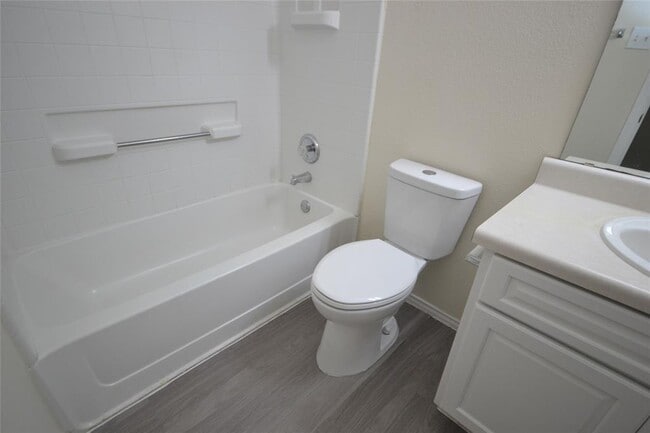 Building Photo - 411 Golden Gate Dr