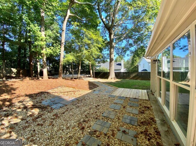 Building Photo - 640 Suwanee Lakes Cir NW