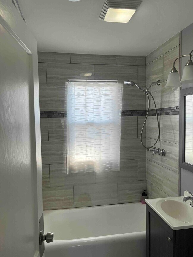 Building Photo - 10434 S Wentworth Ave