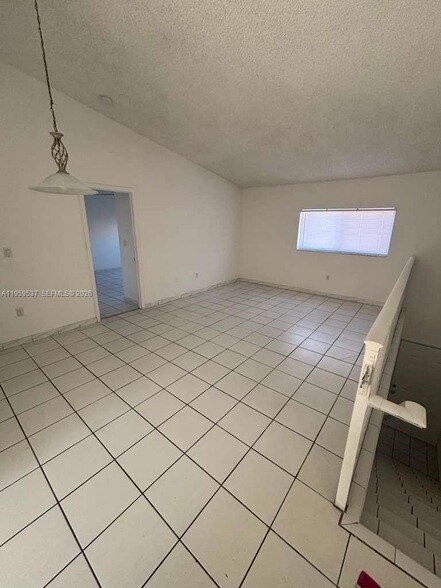 Building Photo - 613 NE 5th St