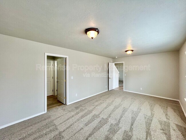 Building Photo - 668 N Quarter Moon Ave