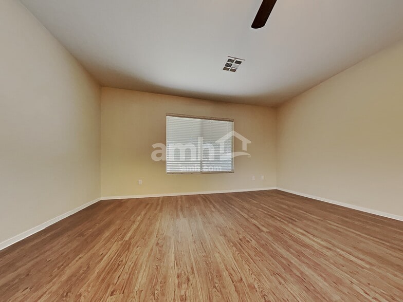 Building Photo - 2716 Peekskill Ave