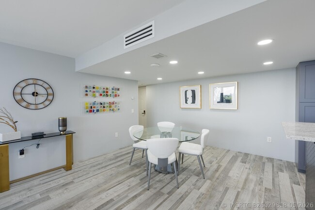 Building Photo - 5600 N Flagler Dr