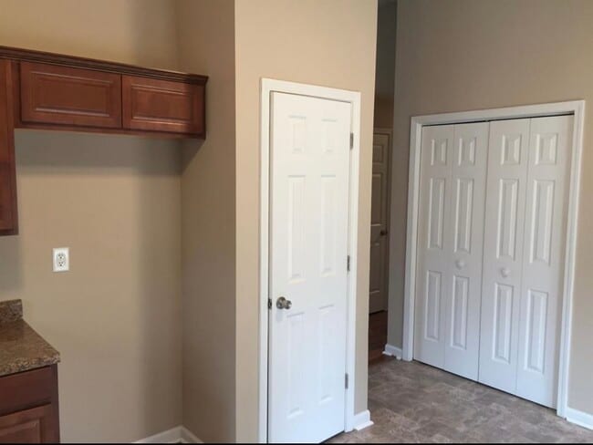 Building Photo - 788 Ridgebrook Cir