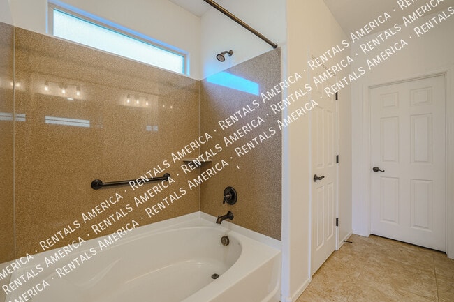 Building Photo - 5653 W Valor Way