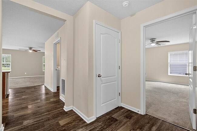 Building Photo - 137 Fairway Ct