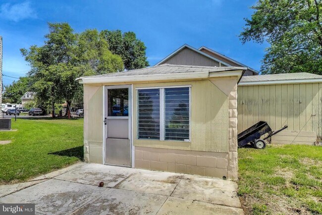 Building Photo - 8349 Bear Creek Dr