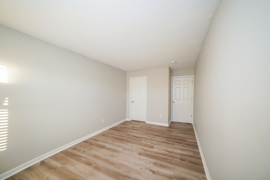 Building Photo - 10302 Draycott Way