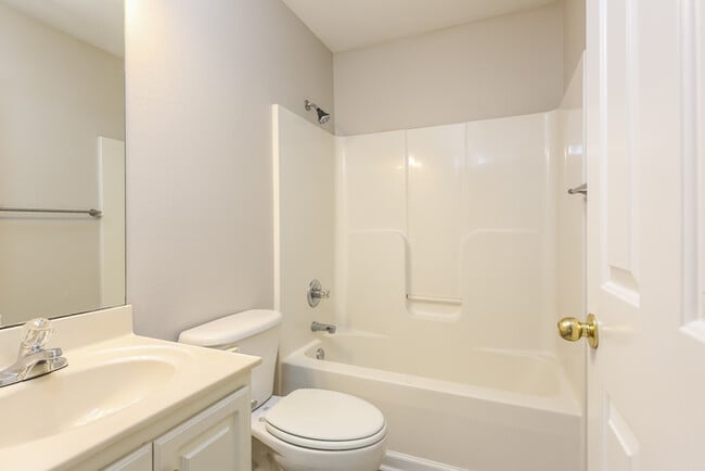 Building Photo - Charming 3 Bedroom Greenville Home