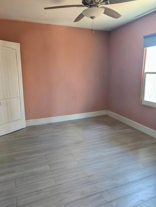 Building Photo - 1517 E Roosevelt St