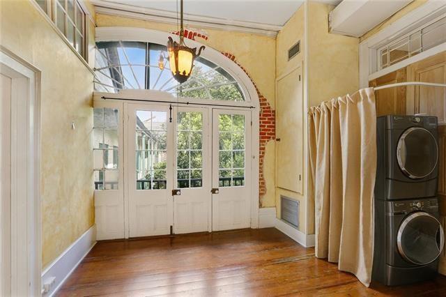 Building Photo - 824 Royal St