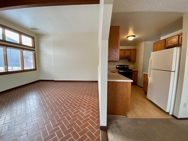 Building Photo - 10860 Utica Ct