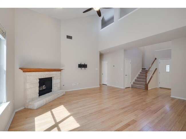 Building Photo - 5709 Pecanwood Ln