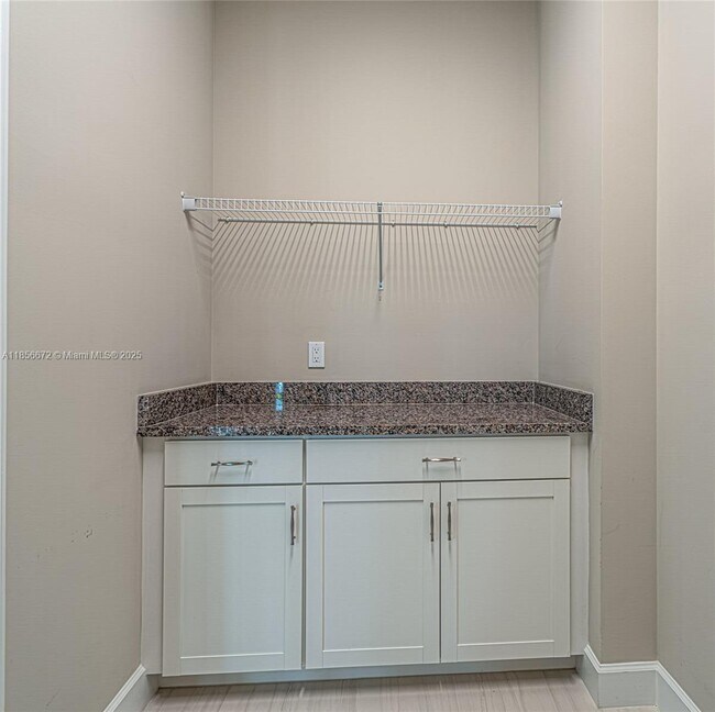 Building Photo - 15431 Goldfinch Cir
