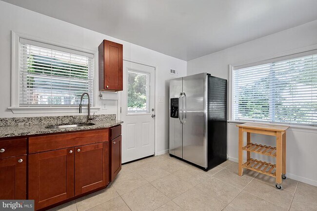 Building Photo - 6508 Berkshire Dr