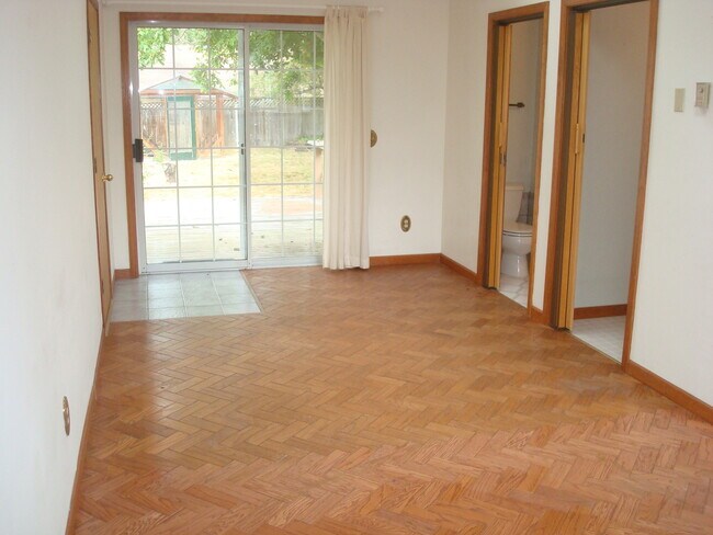Building Photo - Southside Single Family Home Available NOW!