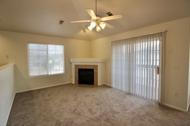 Building Photo - 3242 E 103rd Dr