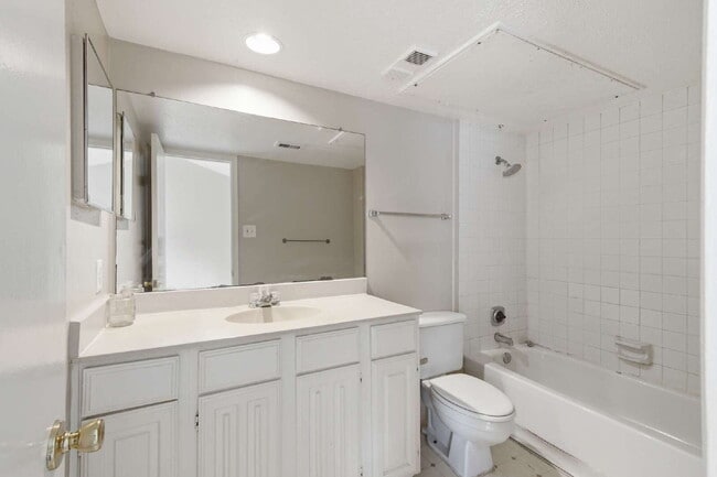 Building Photo - 2120 Wilcrest Dr