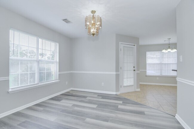 Building Photo - 4 Bedroom Ranch