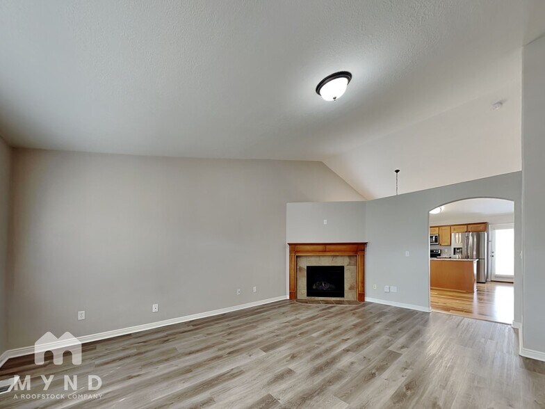 Building Photo - 935 Chris Cir
