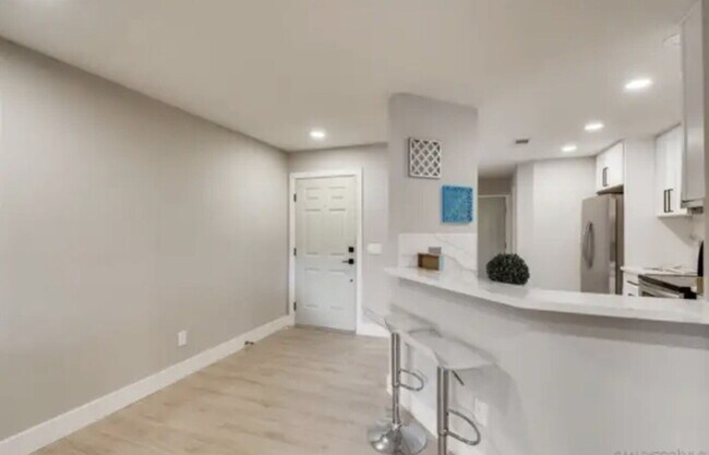 Building Photo - $3,500 - 3 Bed / 2.5 Bath Upgraded Townhome in The Knolls Community