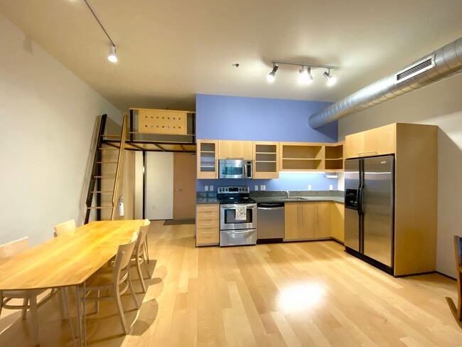 Building Photo - Gorgeous Pearl Loft with Private Entrance,...