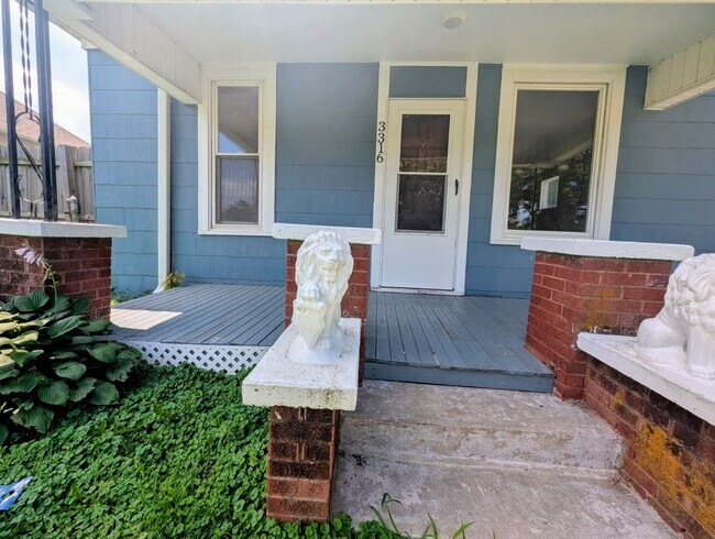 Building Photo - Remodeled 2-Bedroom, 1 Bath Home with Spacious Living Areas & Off-Street Parking