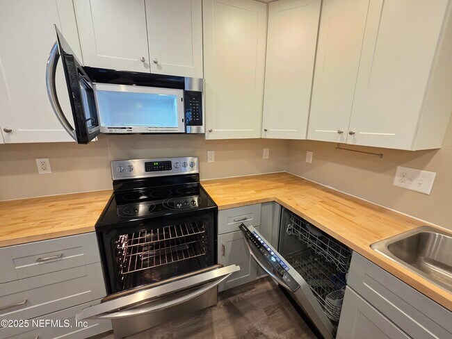 Building Photo - 440 S Aberdeenshire Dr