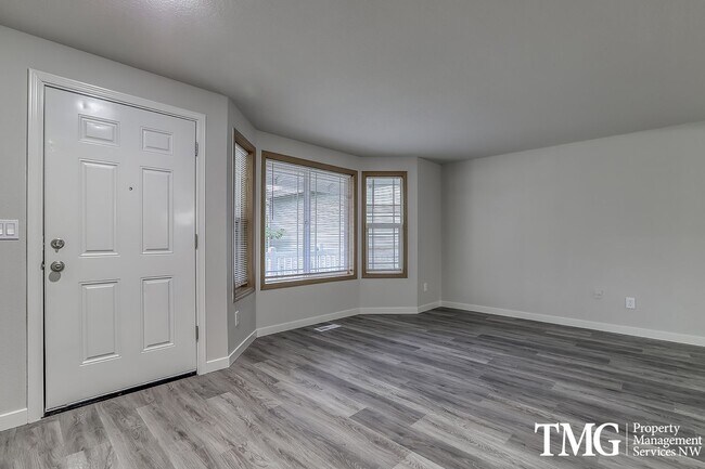 Building Photo - Spacious 4 Bedroom/2.5 Bath Hazell Dell Home!