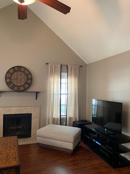 Building Photo - 2300 Old Spanish Trl