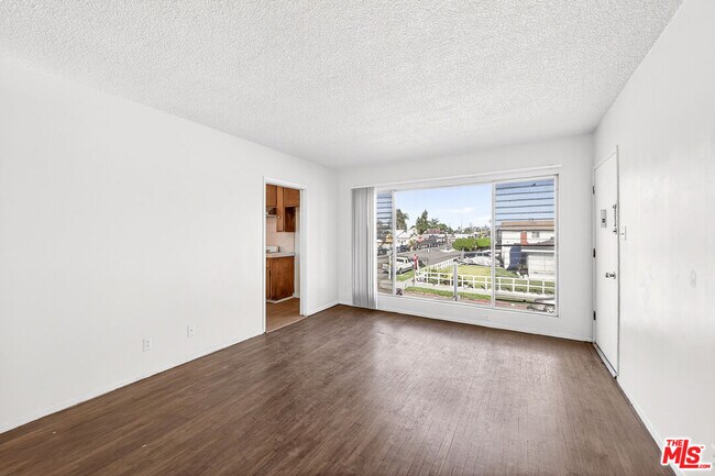 Building Photo - 304 E 95th St