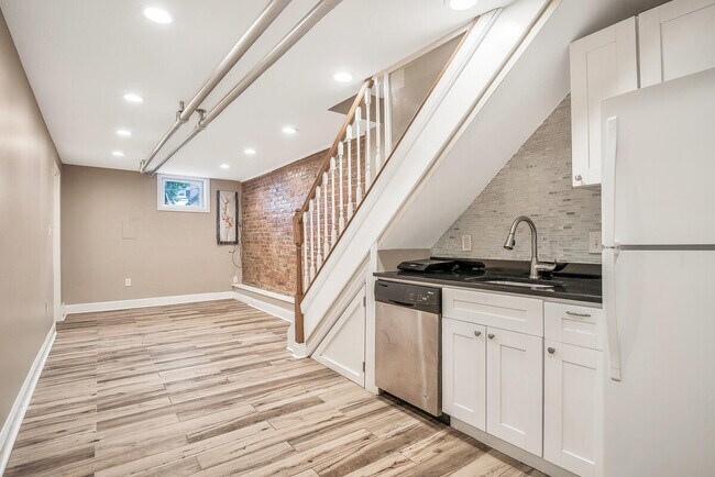 Lower Level -Kitchenette - 451 Park Rd NW