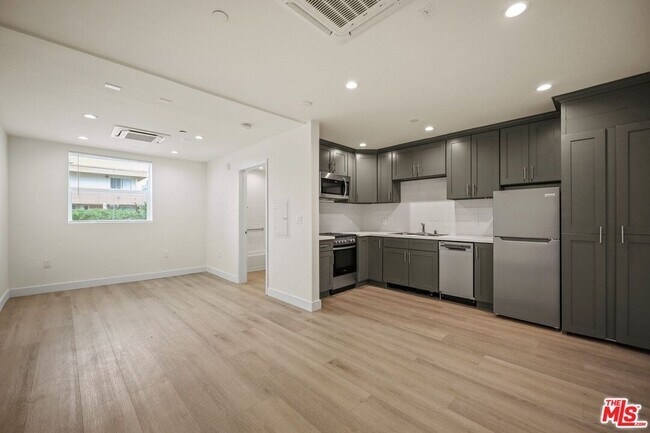 Building Photo - 1439 Armacost Ave
