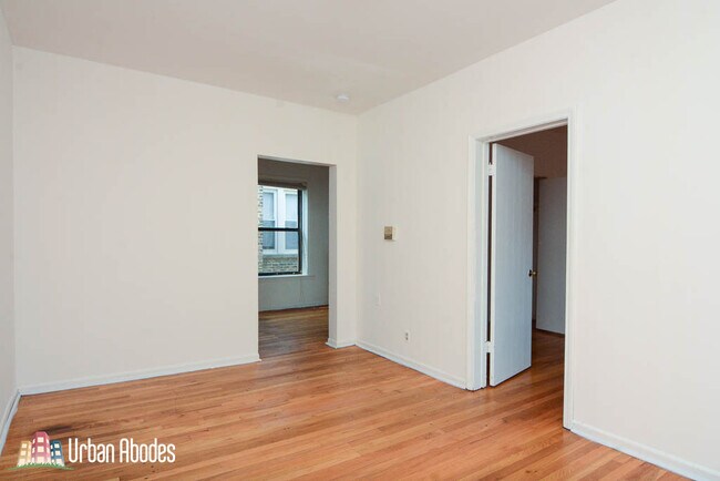 Building Photo - 933 W Sunnyside Ave