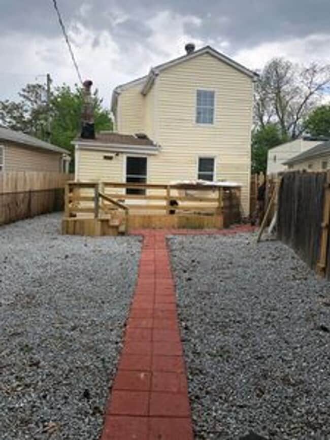 Building Photo - 3 bedroom 2 bath house