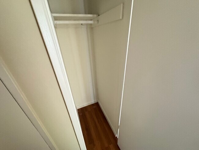 Building Photo - 521 S Manhattan Pl