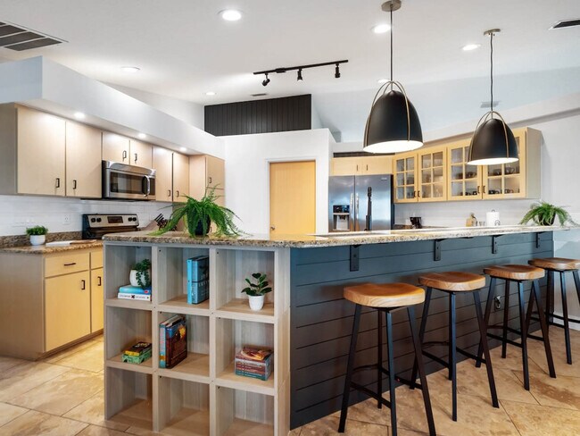 Building Photo - 6 Clinton Ct N