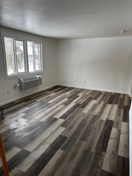 Building Photo - 460 Wells Dr
