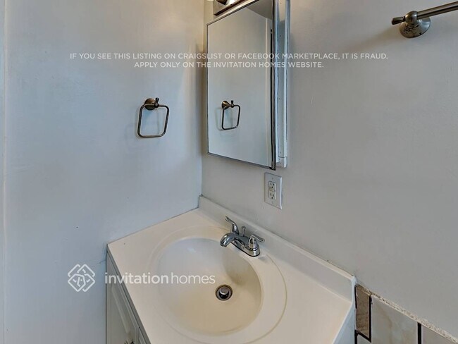 Building Photo - 5501 W Heatherbrae Dr