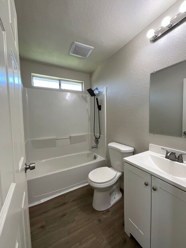 Building Photo - Siri Thorne 4-Plex