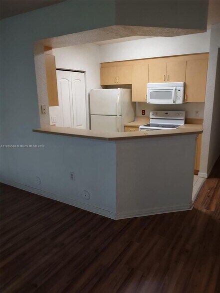 Building Photo - 208 Belmont Ln