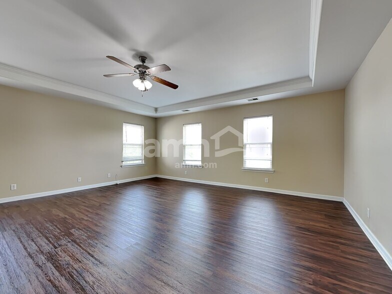 Building Photo - 103 Lake House Rd