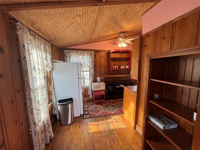 Building Photo - 160 Lake Point Dr