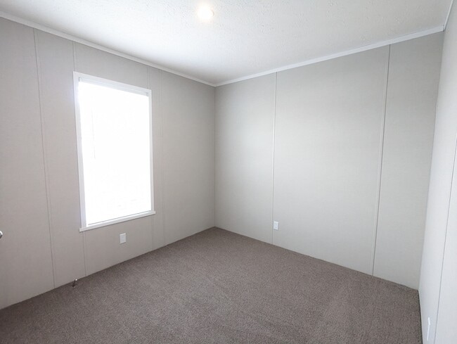 Building Photo - 46000 Geddes Rd