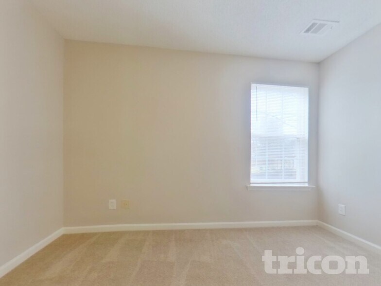 Building Photo - 693 Grandview Cir
