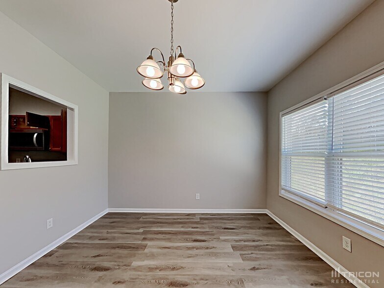 Building Photo - 15 Oakbrook Dr