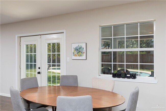 Building Photo - 23 Ulex Ave