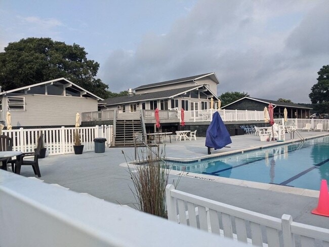 Building Photo - 38170 Castaway Dr